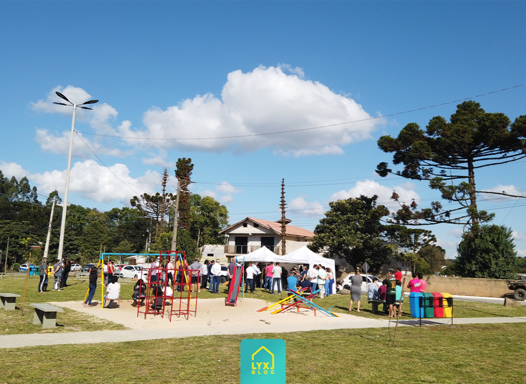 Lyx revitaliza praça